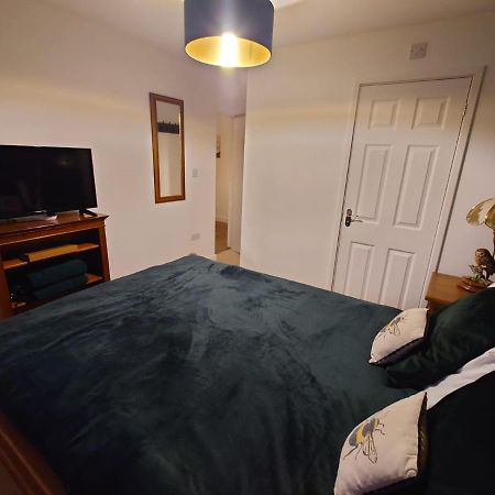 Lovely Rooms In A Quiet Place Of Вокінг Екстер'єр фото