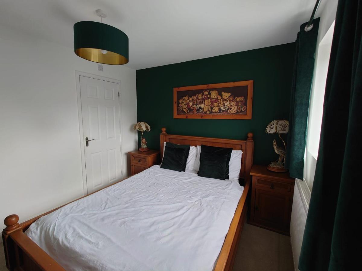 Lovely Rooms In A Quiet Place Of Вокінг Екстер'єр фото