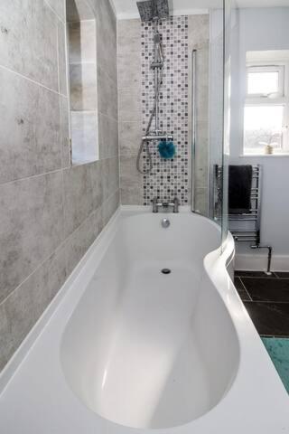 Lovely Rooms In A Quiet Place Of Вокінг Екстер'єр фото